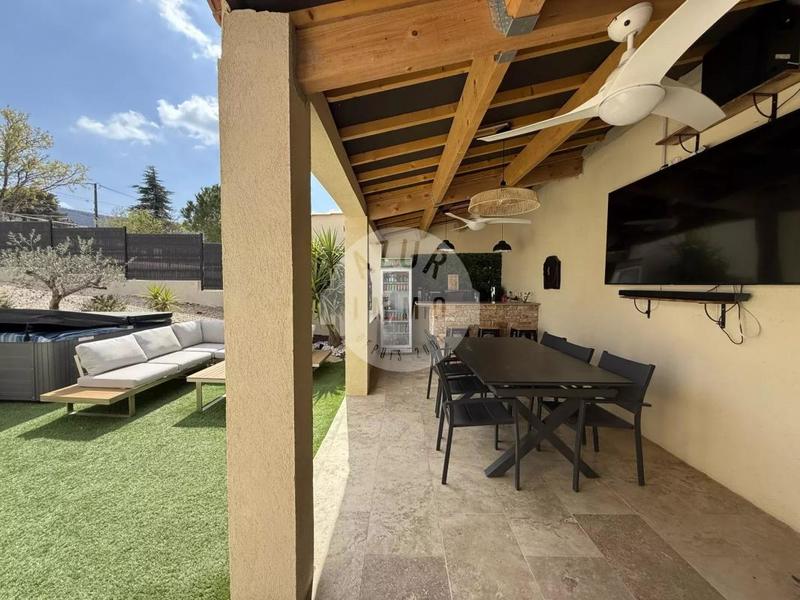 Villa - 160 m² - 6 pièces