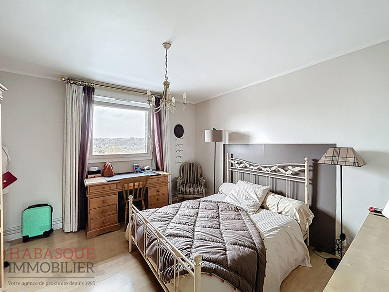 Maison - 180 m² - 8 pièces