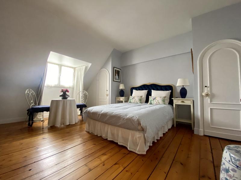 Appartement - 232 m² - 8 pièces