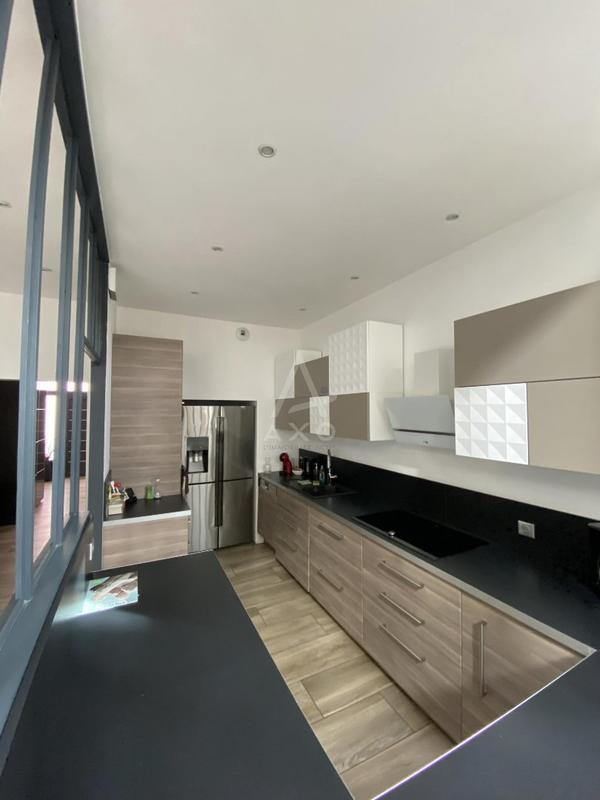 Maison - 371 m² - 8 pièces