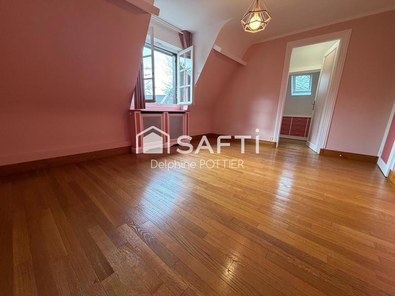 Maison - 232 m² - 8 pièces