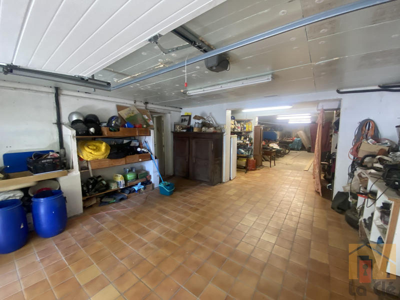 Maison - 270 m² - 9 pièces