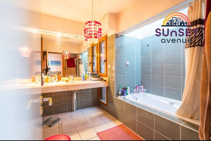 Maison contemporaine - 137 m² - 7 pièces