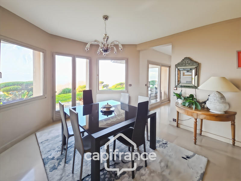 Maison - 207 m² - 7 pièces