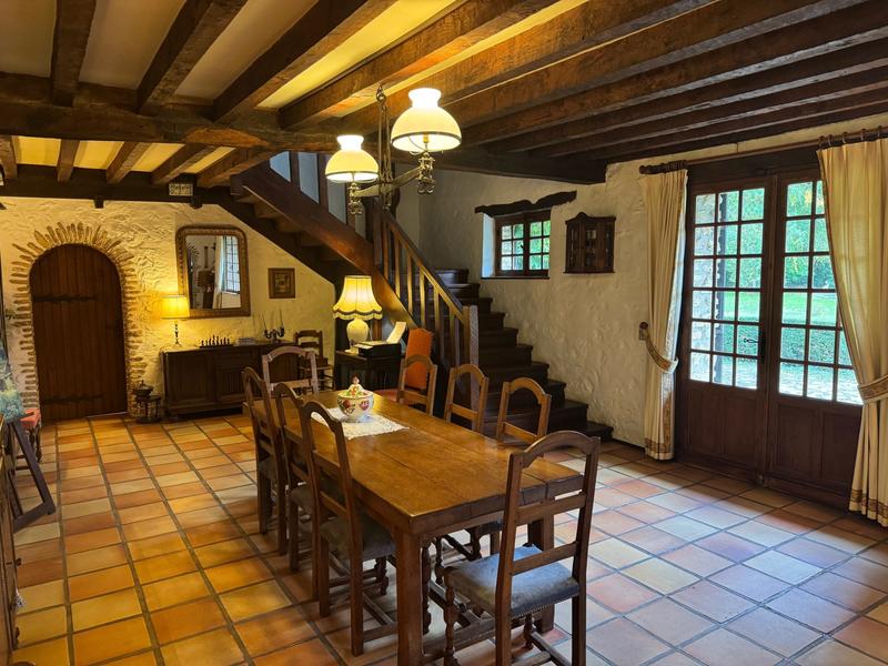 Maison ancienne - 303 m² - 8 pièces
