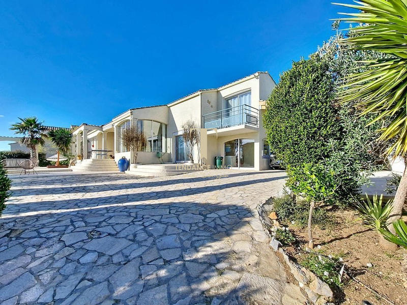 Villa - 163 m² - 6 pièces