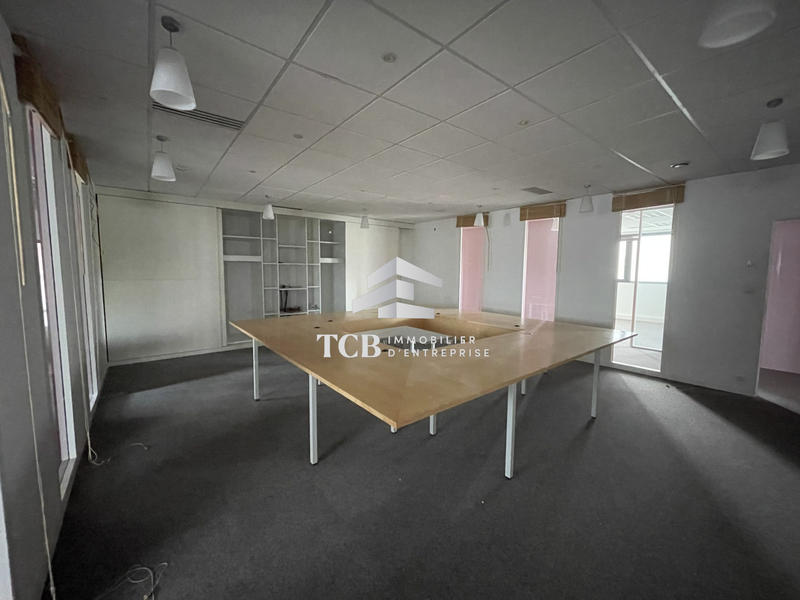 Bureau - 708 m²