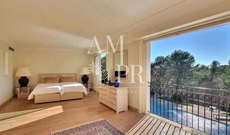 Villa - 600 m² - 12 pièces