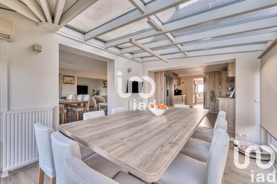 Maison - 237 m² - 8 pièces