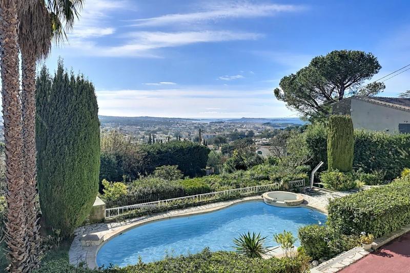 Villa - 200 m² - 6 pièces