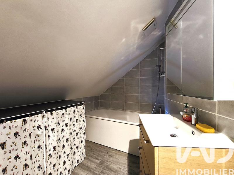 Maison - 177 m² - 8 pièces