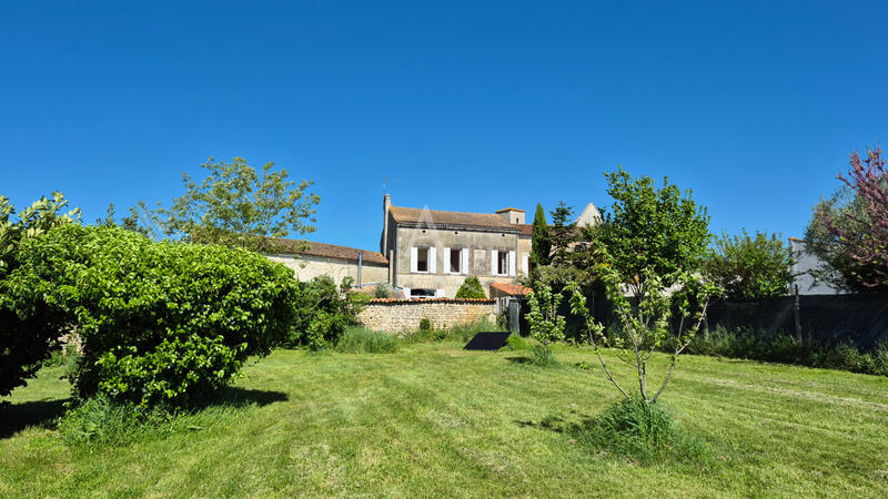 Maison - 265 m² - 9 pièces