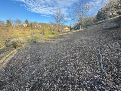 Terrain constructible - 2 400 m²