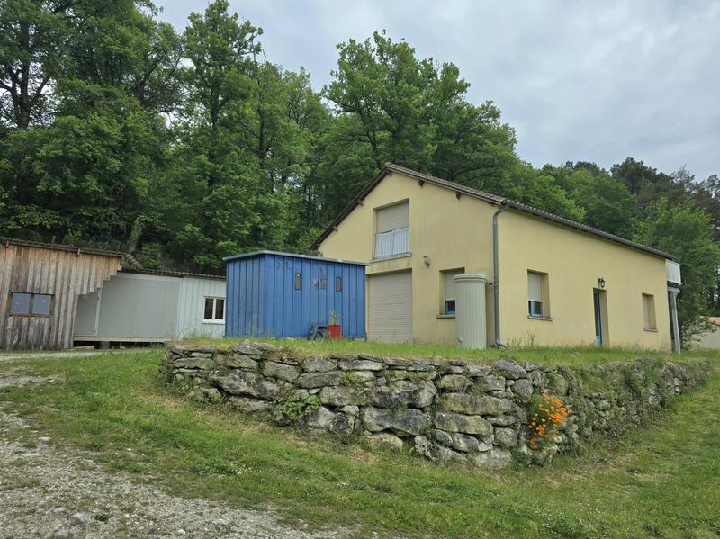 Maison - 282 m² - 11 pièces