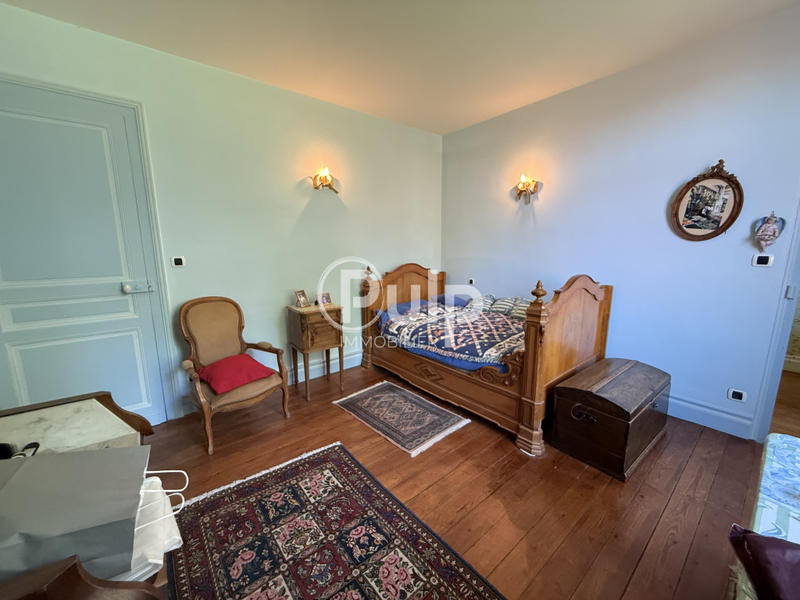 Maison bourgeoise - 232 m² - 11 pièces