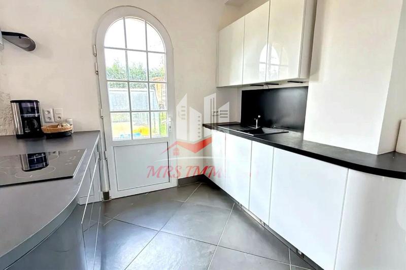 Propriété - 211 m² - 9 pièces