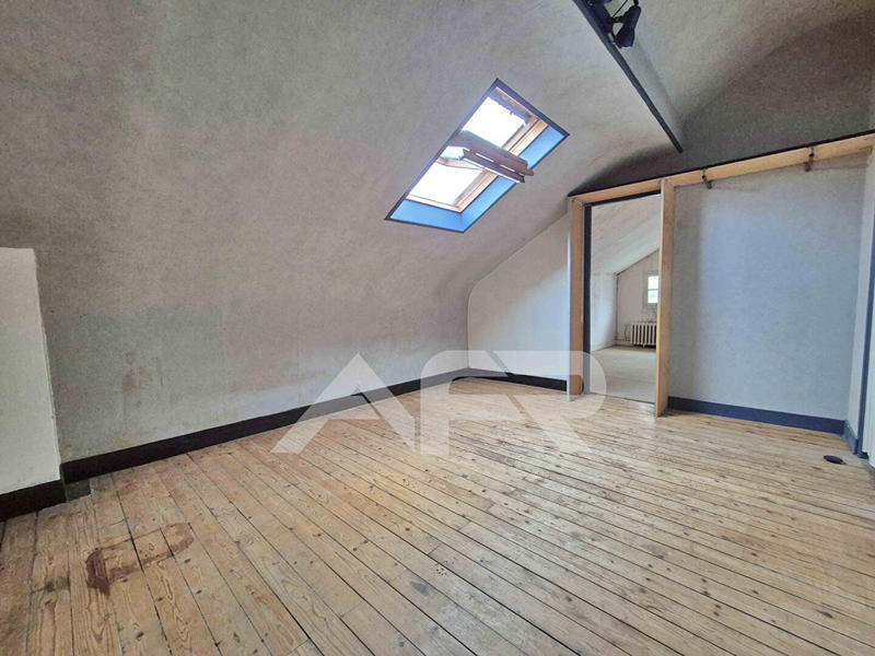 Maison - 98 m² - 5 pièces