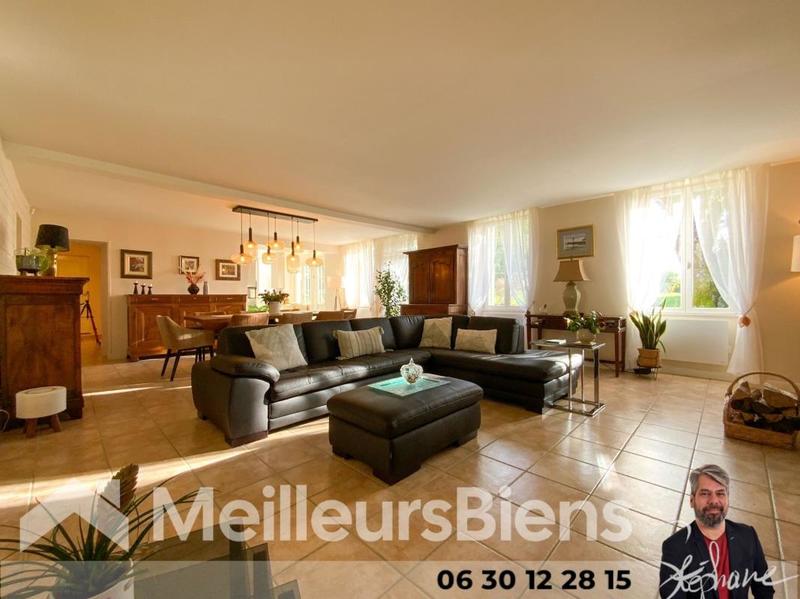 Maison traditionnelle - 227 m² - 10 pièces