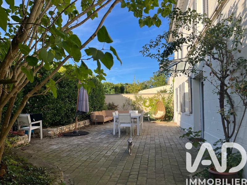 Maison - 230 m² - 8 pièces