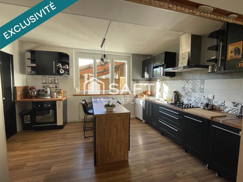 Maison - 235 m² - 8 pièces