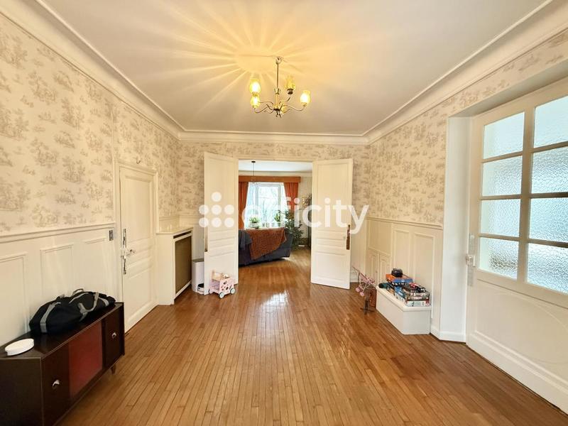 Demeure - 395 m² - 12 pièces