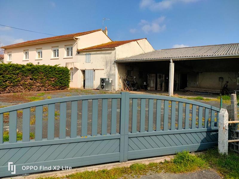 Maison - 220 m² - 9 pièces