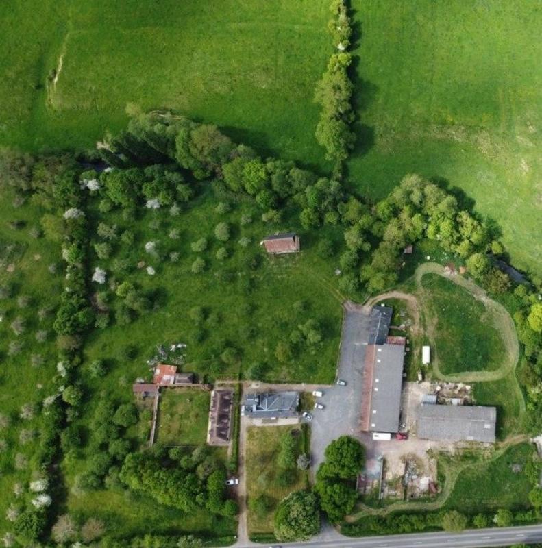 Maison - 260 m² - 8 pièces