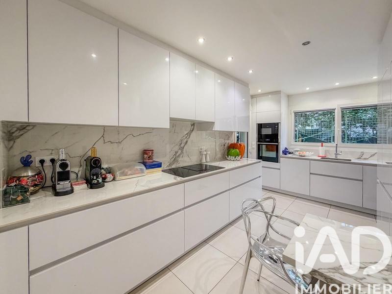 Maison - 235 m² - 6 pièces