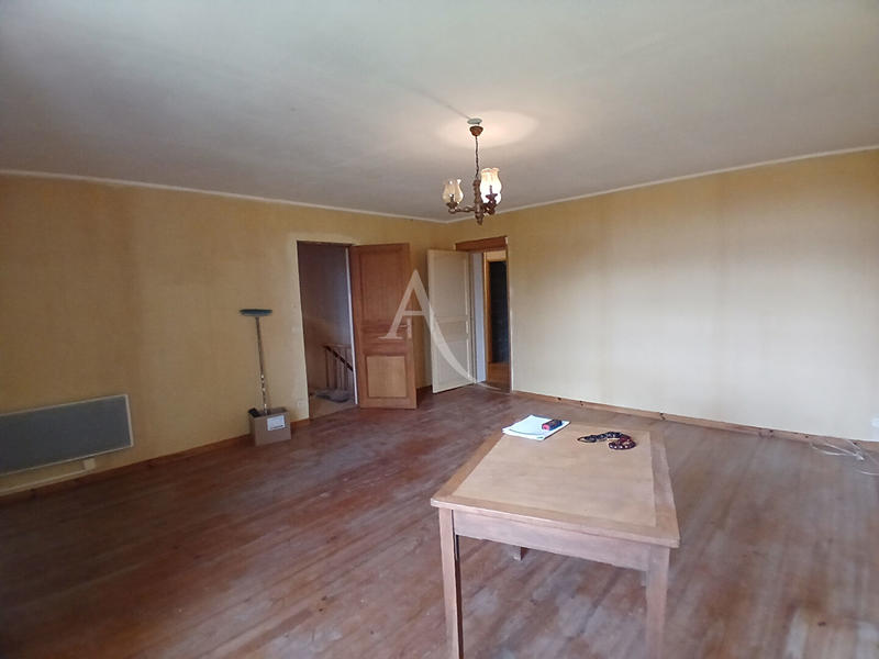 Maison - 210 m² - 6 pièces