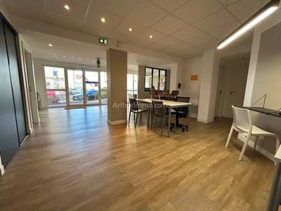 Bureau - 82 m² - 5 pièces