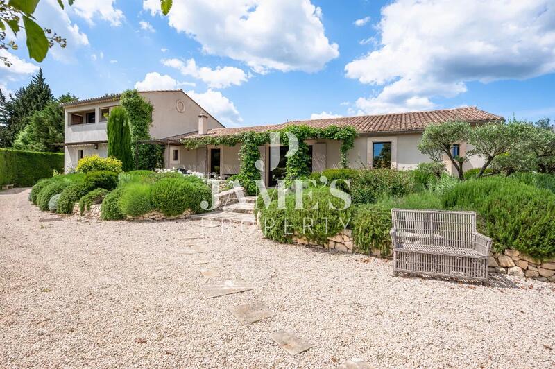 Maison - 285 m² - 6 pièces