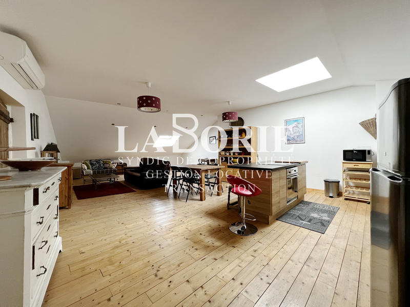 Maison - 210 m² - 6 pièces