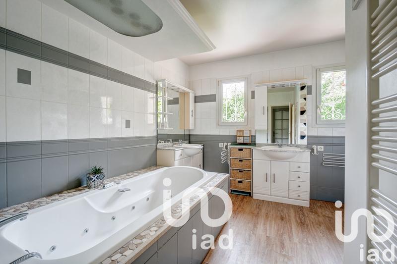 Maison - 210 m² - 7 pièces