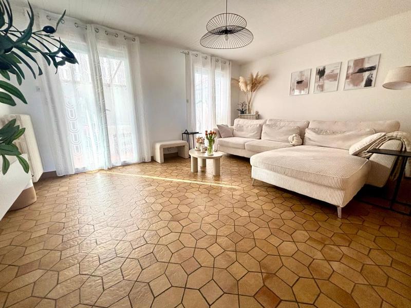 Maison - 90 m² - 5 pièces