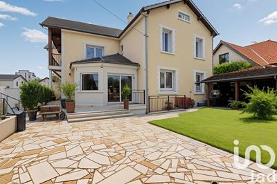 Maison - 200 m² - 8 pièces