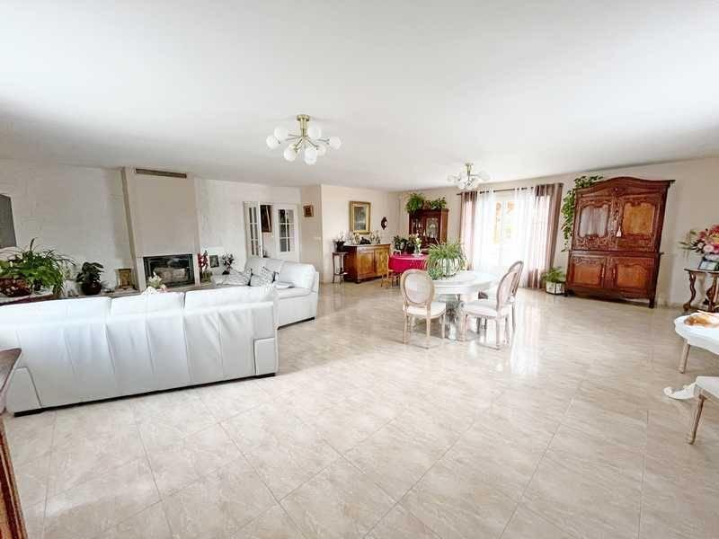 Maison - 232 m² - 9 pièces