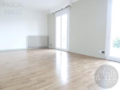 Maison - 227 m² - 8 pièces