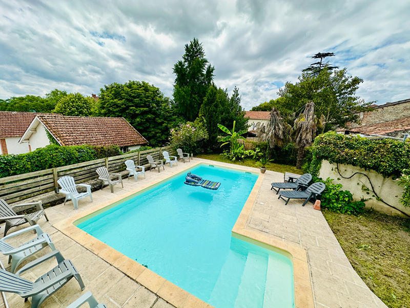 Maison - 228 m² - 9 pièces