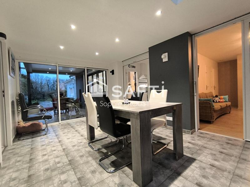 Maison - 250 m² - 8 pièces