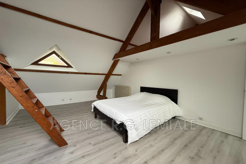 Maison - 937 m² - 15 pièces