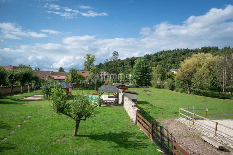 Maison - 689 m² - 10 pièces