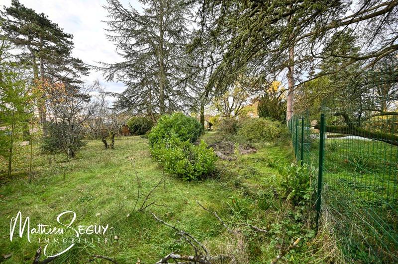 Terrain constructible - 1 617 m²