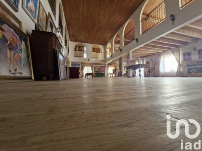 Maison - 560 m² - 10 pièces