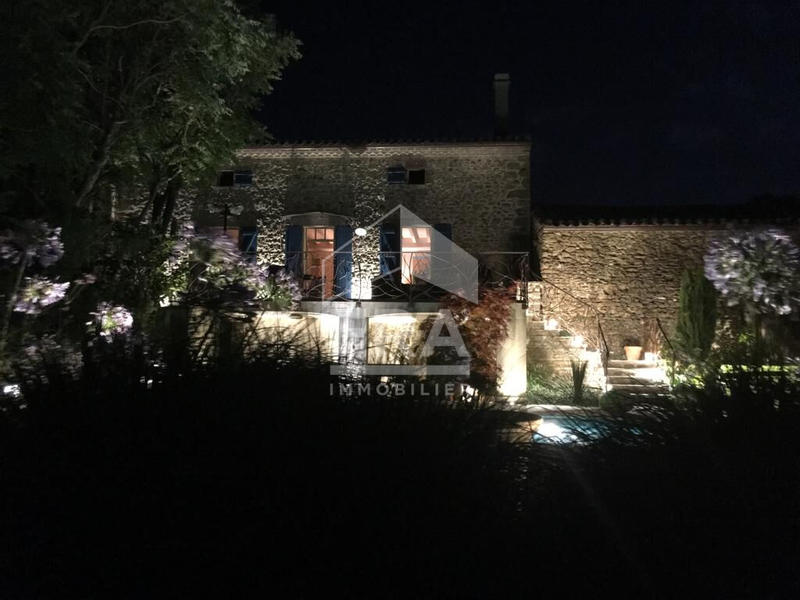 Maison - 326 m² - 7 pièces