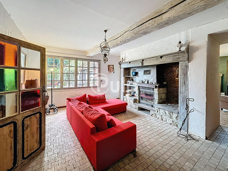 Demeure - 249 m² - 13 pièces