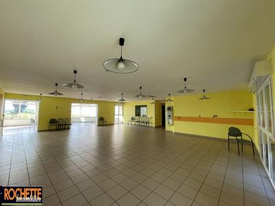 Local commercial - 850 m² - 30 pièces