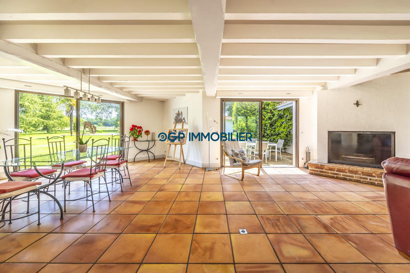 Maison - 214 m² - 6 pièces