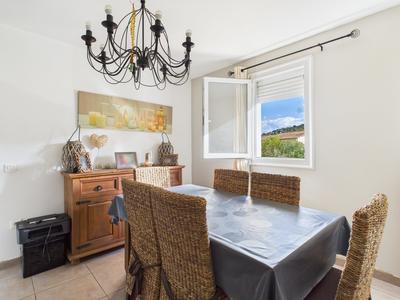 Maison traditionnelle - 121 m² - 6 pièces