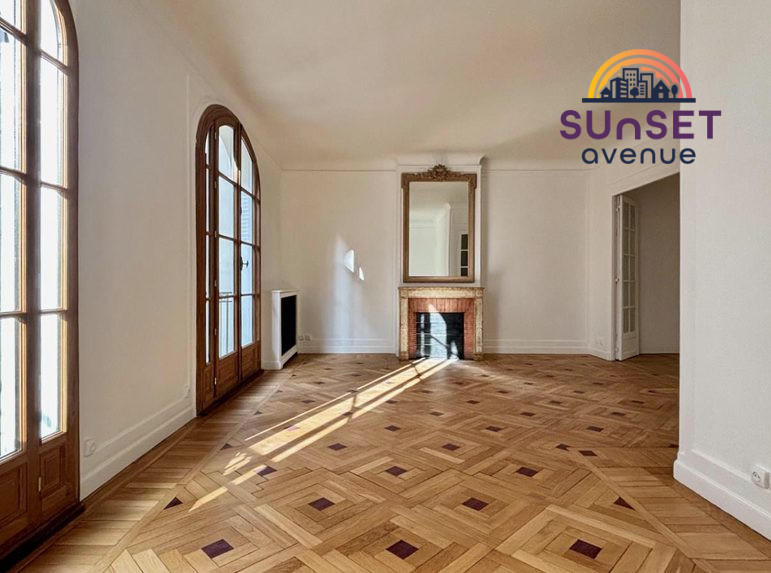 Maison - 237 m² - 9 pièces