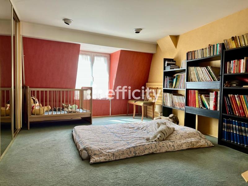 Maison - 270 m² - 11 pièces